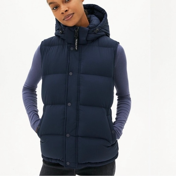 Aritzia Jackets & Blazers - Aritzia TNA The Super Puff™ Vest